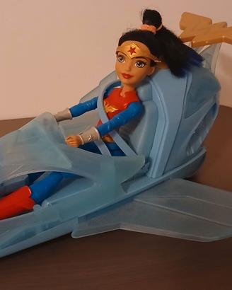 Wonder woman + aereo invisibile