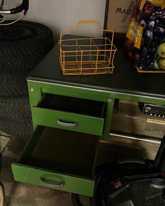 Scrivania Fiat Vintage in ferro con cassetti