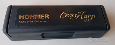 Hohner Cross Harp con custodia mai usato.