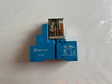 Relè 2 scambi con zoccolo