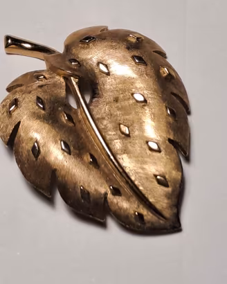 SPILLA TRIFARI