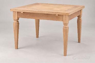 Tavolo quadrato in legno