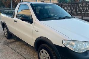 Autocarro Fiat Strada