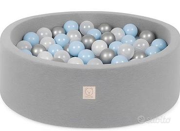 Piscina per bambini con palline