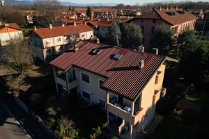 CARNATE, APPARTAMENTO IN VILLA CON GIARDINO PRIVA