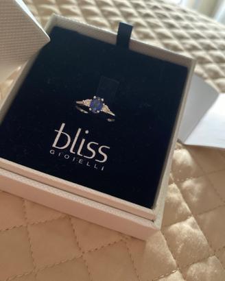 Anello Bliss in oro bianco con zaffiro e diamanti