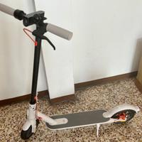 Monopattino Xiaomi Mi Eletric Scooter 3