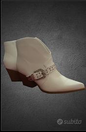 Stivaletti texano-con borchie e  fibbia