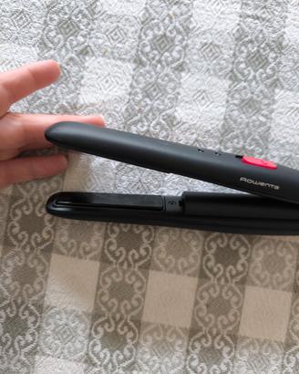 piastra per capelli da viaggio con usb Rowenta 