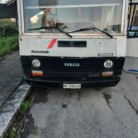 Camion a Negozio Iveco Dayli 35-10 a Paninoteca 2