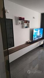 Parete attrezzata + divano