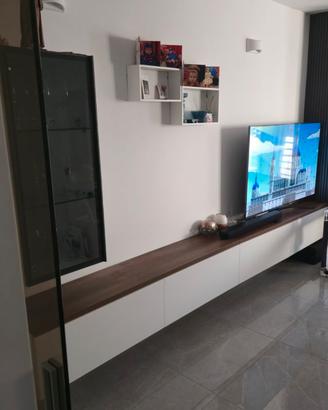 Parete attrezzata + divano