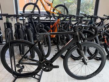 Bici da corsa pari al nuovo Whistle Vaero 2R