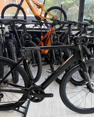 Bici da corsa pari al nuovo Whistle Vaero 2R
