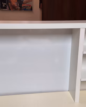 Complemento Ikea per scrivania