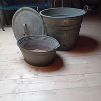 Vecchie tinozze in zinco