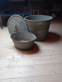 Vecchie tinozze in zinco