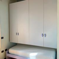 Camera salvaspazio: Armadio con sottostante letto