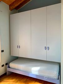 Camera salvaspazio: Armadio con sottostante letto