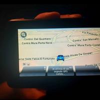 navigatore con tootschren tomtom