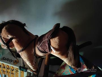 cavallo a dondolo con musica