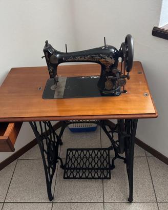 Macchina da cucire d’epoca SINGER originale