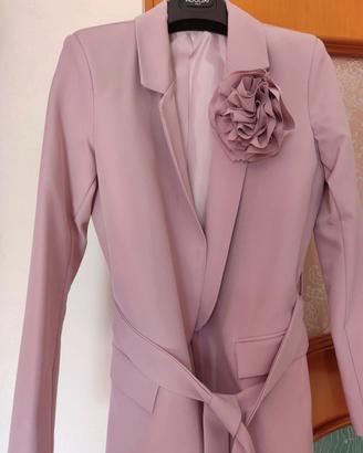 completo con pantaloni 