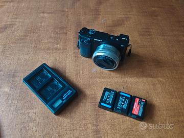 Sony a6000 + obbiettivo 16-50mm + 3 batterie