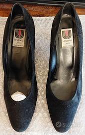 Scarpe eleganti da donna Emanuel Ungaro nere