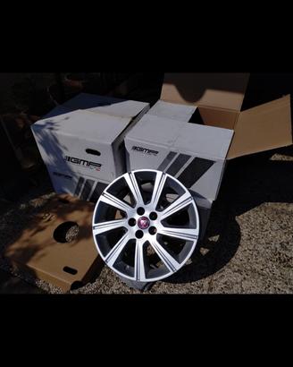 Cerchi in lega, originali jaguar, tinta argento