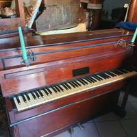 Pianoforte a muro italiano.