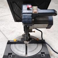 Troncatrice a legno