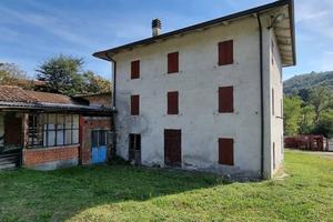 Casa indipendente di 450 m² con più di 5 locali e 