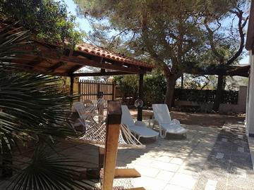 Villa a torre lapillo vicino al mare