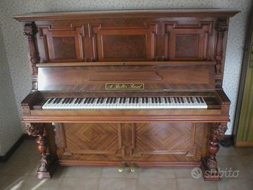 Pianoforte antico in radica di noce