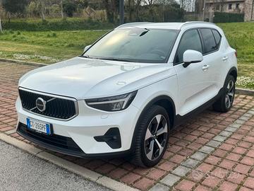 Volvo XC40 coreB3 2024