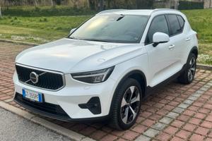 Volvo XC40 coreB3 2024