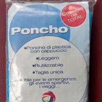 poncho con cappuccio per la pioggia