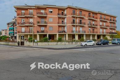 ASTI - 93MQ CON BOX IN ZONA NORD