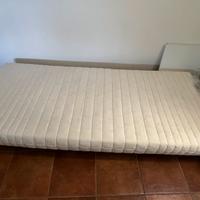 Letto alla turca