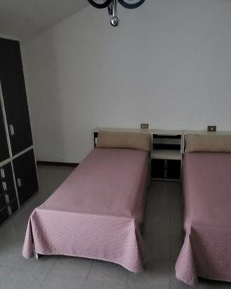 Camera da letto completa stile moderno