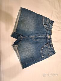 pantaloni corti 