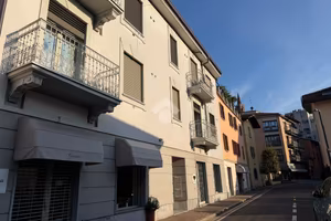MONOLOCALE A CANTÙ