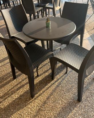 Tavoli e sedie