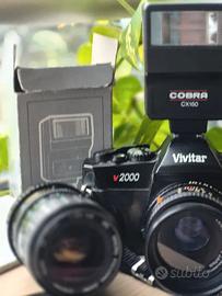 Vivitar V2000 con due obiettivi e flash