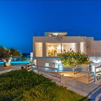 Bilocale in villa con piscina