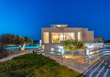 Bilocale in villa con piscina