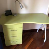 Set scrivania cameretta con libreria mobile sedia