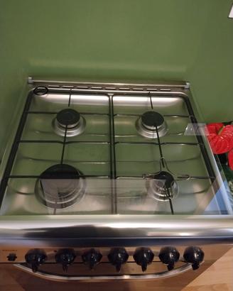cucina componibile con elettrodomestici 