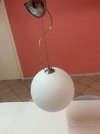 Coppia di lampadari a sospensione a sfera in vetro